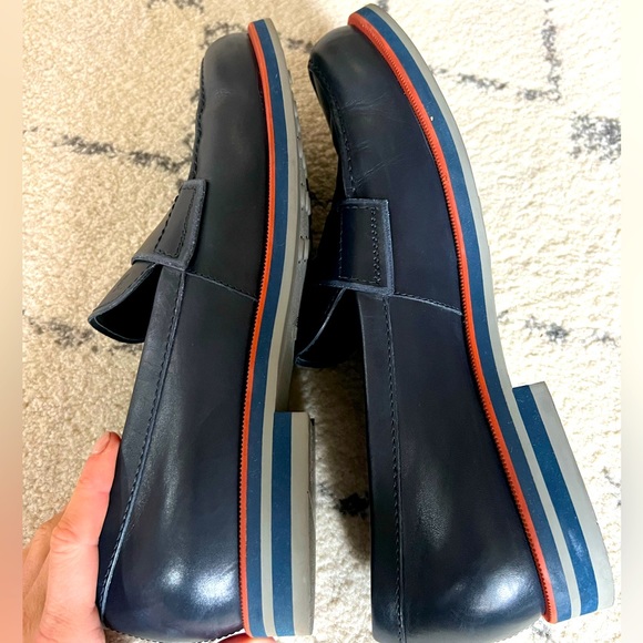 TODs Men’s navy loafers - Picture 8 of 11